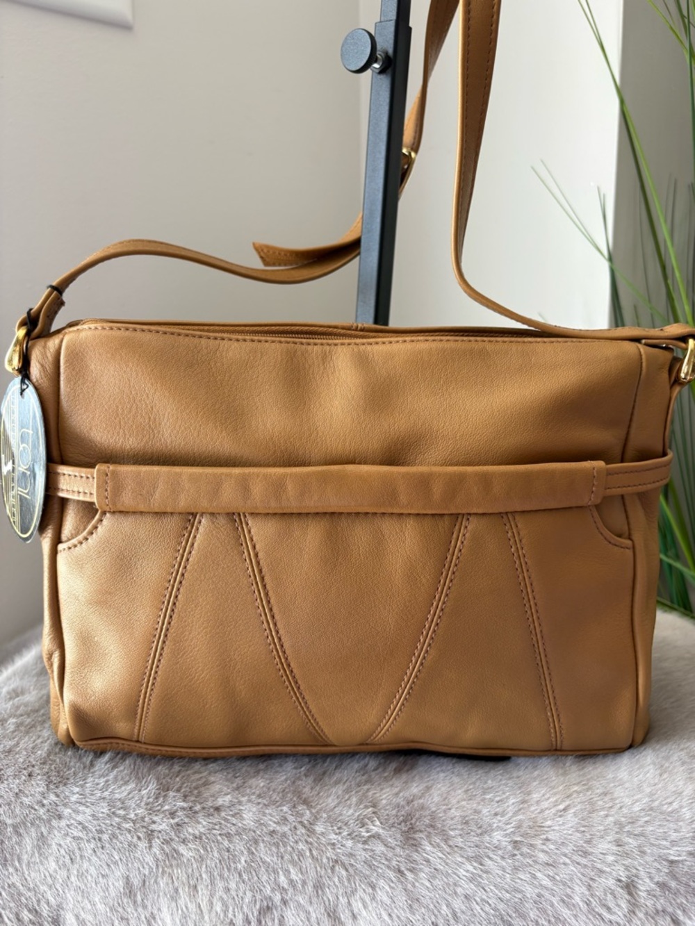 Vintage Toni Genuine Leather shoulder Crossbody Bag Tan Adjustable strap